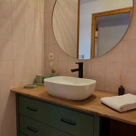 Le Petit Social Apartment
